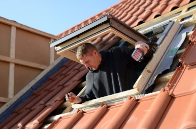 Pose de fenêtres de toit Velux à Plouénan